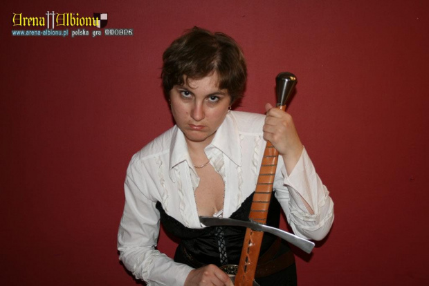 Zdjęcie rycerki z gry internetowej Arena Albionu www.arena-albionu.pl #dziewczyna #dziewczyny #kobieta #MieczDwuręczny #rycerka #rycerz #sexy