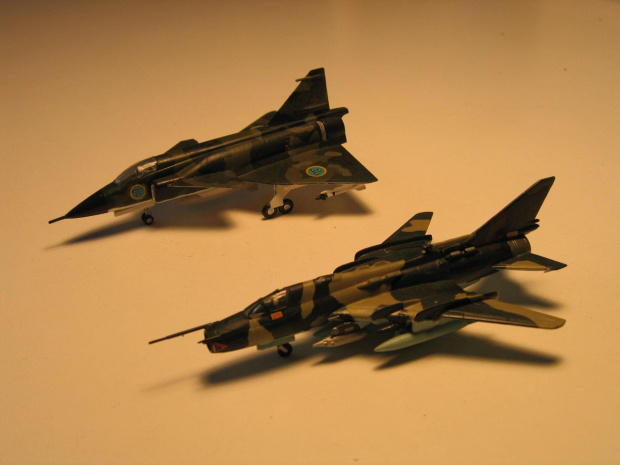 Su-22M4 oraz SAAB AJ-37 Viggen