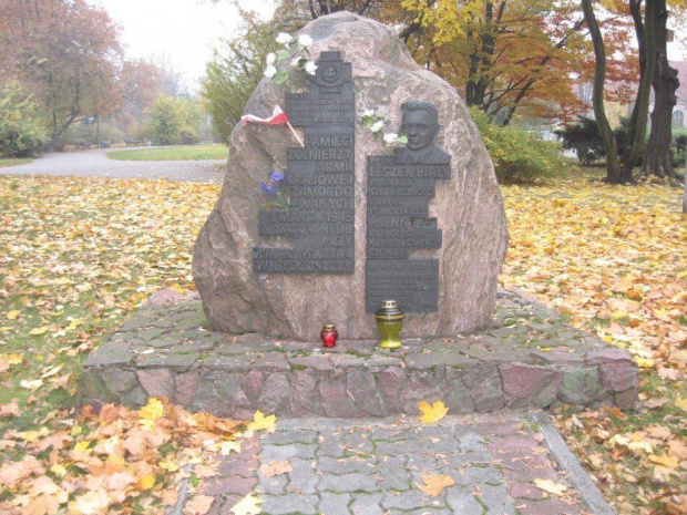 kamień ul. Markwarta #patriotyzm #Polska #MiejscePamięci #tablica #znicz #bohaterowie