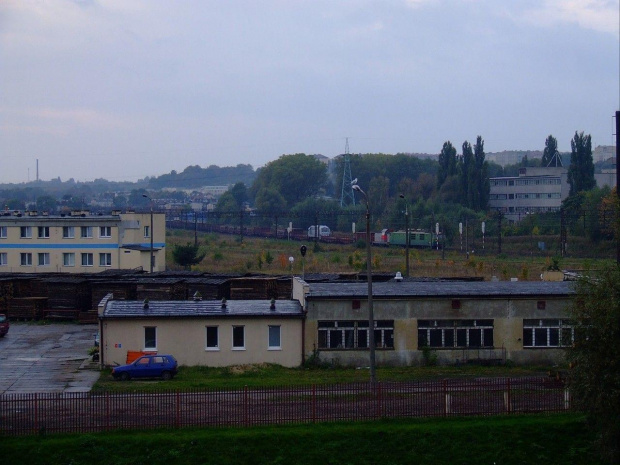 8.10.2007 Skład ciągnięty przez ET42. W składzie widzimy 2 lokomotywy, jedną za et42 jest to nowa stonka a dalej to pseudo gagarin