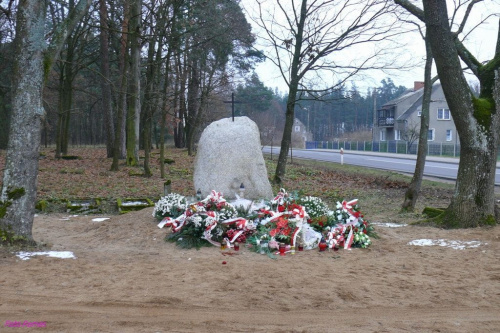 Pomnik Ofiar Obozu Niemieckiego w Snopkach #Snopki #Mazury #PomnikOfiarObozu