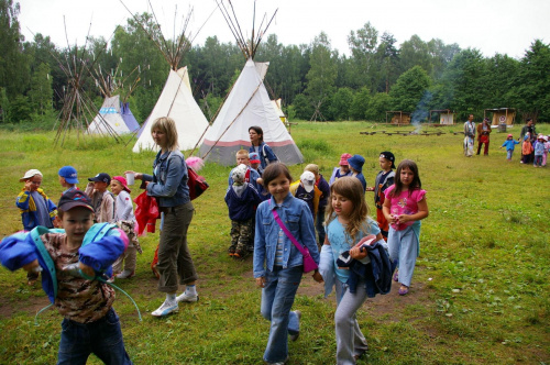 Pożegnanie z indianami i zdjęcia grupowe.