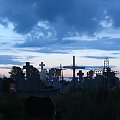 cmentarne niebo #cmentarz #krzyż #niebo #chmury #zmierzch #krzyże #mydłów #borków