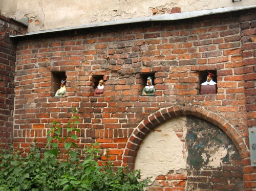galeria rzeźby na murach #rzeźby #Toruń