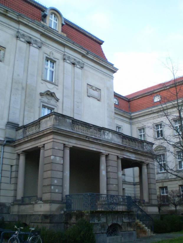 87. Biblioteka Uniwersytetu Europejskiego Viadrina we Frankfurcie nad Odrą (Europa-Universität Viadrina Frankfurt an der Oder).