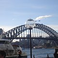 Sydney Bridge- jesli sie przyjrzysz dokladnie to mozesz zobaczyc trzy grupy ludzi na samej gorze mostu