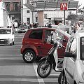 czerwone akcenty #rzym #włochy #roma #italia #samochód #metro #multipla #czerwony