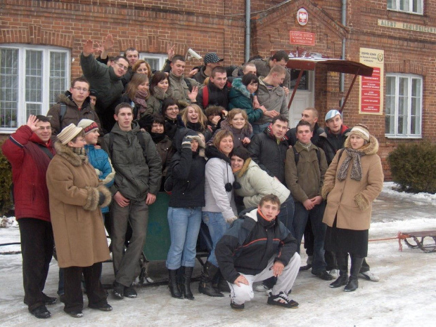 Rozpoczęły się przygotowania do studniówki A.D. 2008. 8 stycznia w szkole gościł kamerzysta, ktorego zadaniem było nakręcenie czołówki do studniówkowej kasety. Wykorzystując zimową aurę, przerywaną opadami deszczu, maturzyści zorganizowali sobie kulig...