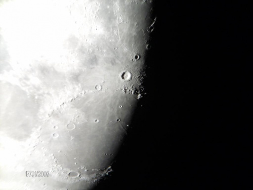Księżyc przez teleskop