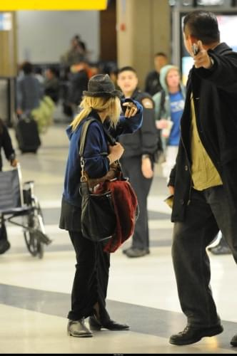 MK arrives into LAX Airport-paparazzi luty 2008