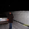 Droga E134 na Haukelifjell - jeszcze skromne zaspy przy drodzę :-)