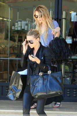 MK and Ash shopping at Barneys-paparazzi lipiec 2007