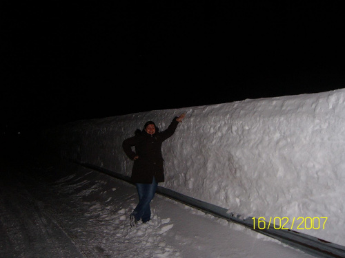 Droga E134 na Haukelifjell - jeszcze skromne zaspy przy drodze :-)