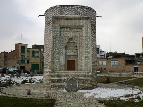 Urmia - wieża z okresu Sasanidzkiego