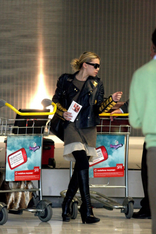 MK and Ash arrive in Paris-paparazzi luty 2008