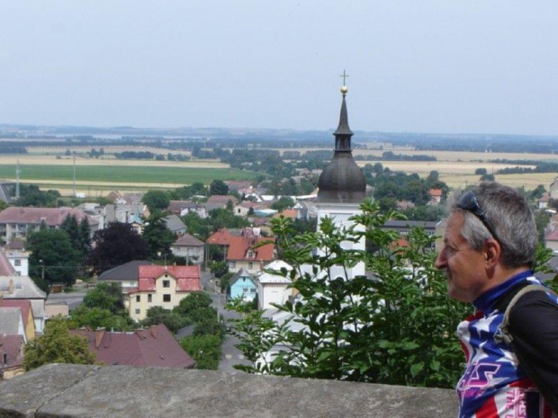 Widok z zamku w Javorniku na miasteczko