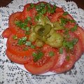 pomidory ze szczypiorkiem.Przepisy: www.foody.pl , WWW.kuron.pl i http://kulinaria.uwrocie.info/ #surówki #jedzenie #kulinaria #pomidory #szczypior