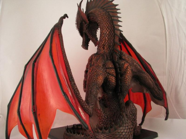 Figurka Colossal Red Dragon Z D&D Minis- największa jak dotychczas w tej grze