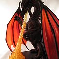 Figurka Colossal Red Dragon Z D&D Minis- największa jak dotychczas w tej grze