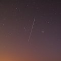 Satelita ISS między Orionem a plejadami