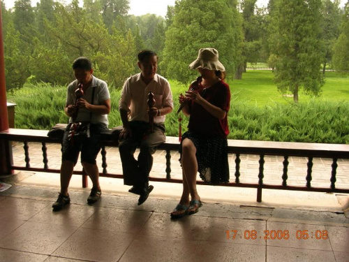 Życie w Pekinie toczy się na ulicy-grajkowie