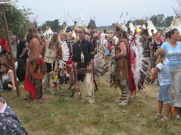 Za chwilką zacznie się niesamowity taniec POW WOW.