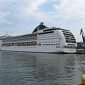 MSC Opera, dł. 251m, szer 28.8m, 8 pokładów pasażerskich, 2180 pasażerów #Gdynia #port #statek