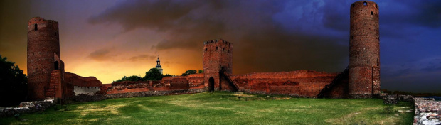 Zamek w Czersku, ale niebo lubelskie :) #PanoramaCzersk
