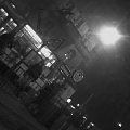 Gray City... #szary #szarość #city #miasto #ludzie #sklep #noc
