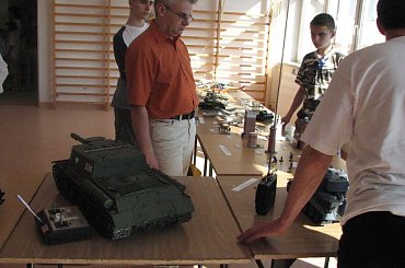 #wystawa #modelarska #modele #kartonowe #plastikowe #redukcyjne #modelarstwo #czołgi #samoloty #łodzie #okręty #pojazdy #figurki