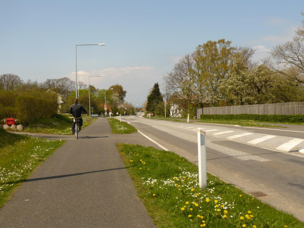 Ulica, a obok prawie zawsze - scieżka rowerowa #bornholm #dania #rower #scieżka #rowerowa #ulica #droga