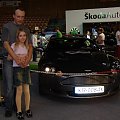 "oni" tam gdzie są najszczęśliwsi razem, między samochodami