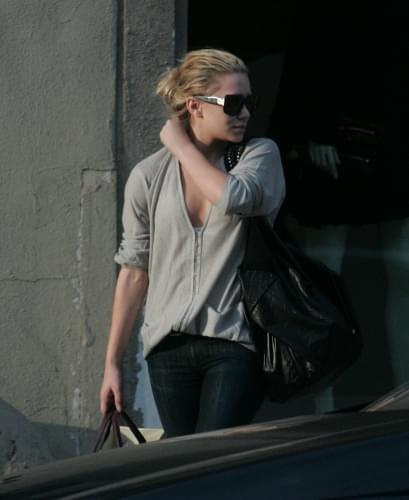 Ashley shopping at Stella McCartney in New York-paparazzi czerwiec 2008