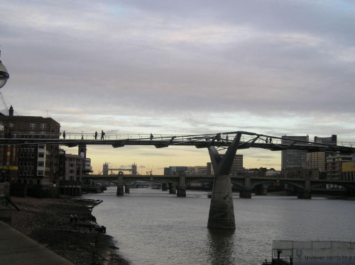 Skarby Tamizy:) czyli mosty:) pierwszy to Millennium Bridge:) #NoweMiasto #most #Tamiza #chmurki #Londyn #TowerBridge #Niebo