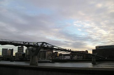 Millennium Bridge #most #NoweMiasto #Tamiza #chmurki #Niebo #Londyn