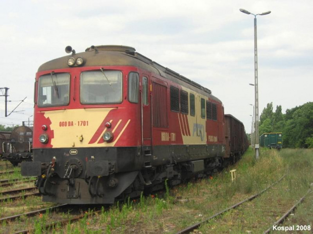04.07.2008 (060Da-1701) właśność spółki PTKiGK Rybnik - a właściwie teraz, PCC Rail stoi na bocznym torze w Kostrzynie i oczekuje na pociąg który poprowadzi wraz z 181. #kolej #prywaciaż #PTKiGKRybnik #Kostrzyn