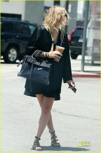 MK getting iced coffee in Los Angeles-paparazzi lipiec 2008