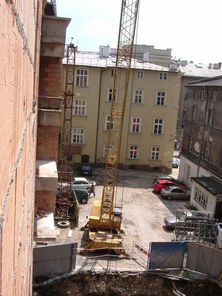 Dźwig pracujący na terenie budowy Apartamentowca przy Ul.Łobzowskiej w Krakowie. #Dźwig #Kraków #łobzowska