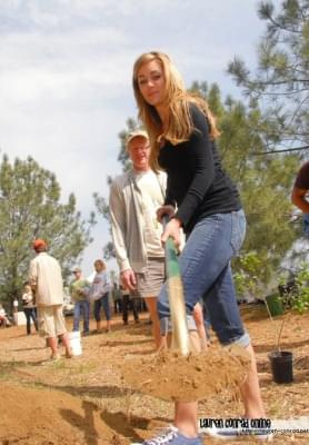 EMA and E! Entertainment Television Tree Planting Event-events kwiecień 2007