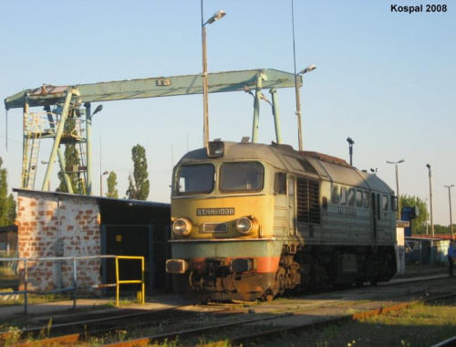 31.07.2008 ST44 -1038 po przyjeździe z Franowem na lokomotywowni tankuje ropę.