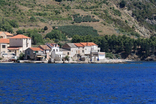 Komiża - miejscowość rybacka na wyspie Vis w Chorwacji #Chorwacja #Komiża #Vis #Adriatyk #Dalmacja