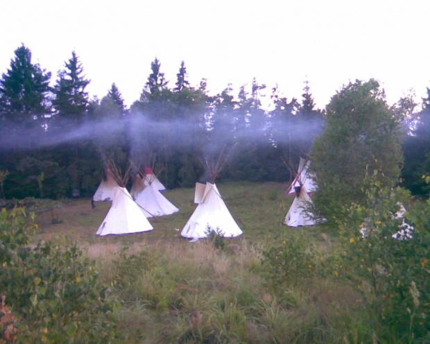 A w takich Tipi mieszka się na tych Zlotach. Magiczne klimaty...