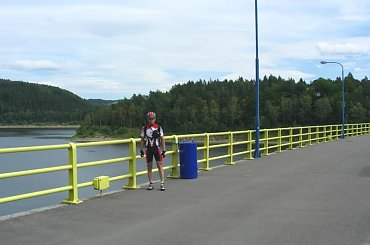 Na zaporze Jeziora Pilchowickiego #rower #DolinaBobru #JezioroPilchowickie #zapora #tama