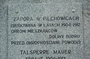 Tablica na zaporze Jeziora Pilchowickiego #rower #DolinaBobru #JezioroPilchowickie #zapora #tama