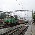 16.08.2008 (Czerwieńsk) EU07-498 stoi gotowy do odjazdu z pociągiem pośpiesznym Bachus do Gdyni Gł.