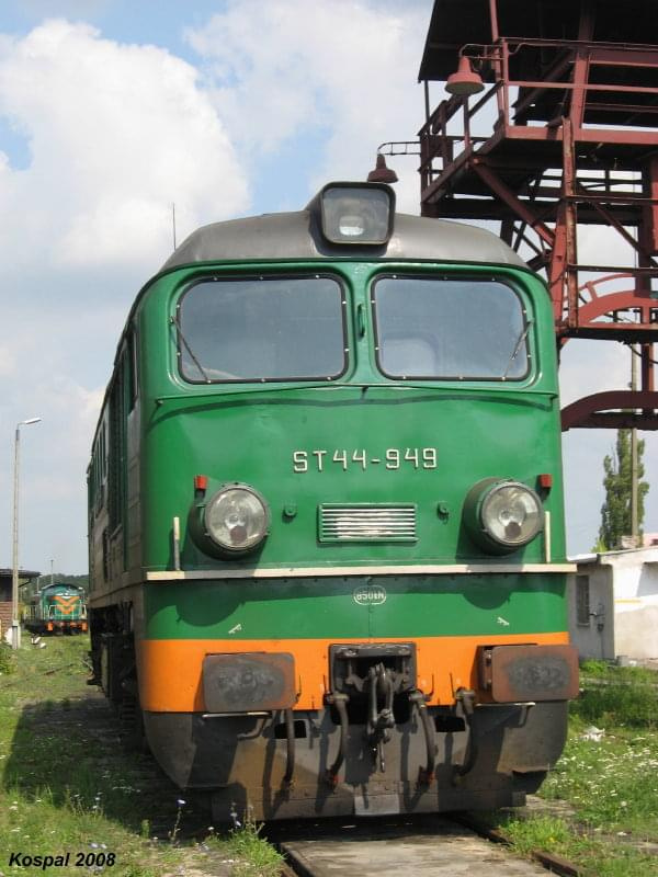 26.08.2008 ST44-949 (ZT Szczecin ) stoi po przyprowadzeniu dodatku i oczekuje na towarowy do Poznania Franowa. #ST44 #Kostrzyn #PKP