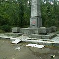 Wałbrzych. Cmentarz wojenny. Zdewastowany pomnik #Wałbrzych