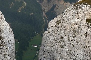 Dolomity, grupa Marmolada, wid. na Pozza di Fassa #góry #mountain #Dolomity #Marmolada #Poza