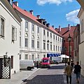 Ulica Kanonia na Starym Mieście, w oddali fragment Zamku Królewskiego, po lewej kuchnie królewskie. #wakacje #urlop #podróże #zwiedzanie #Polska #Warszawa