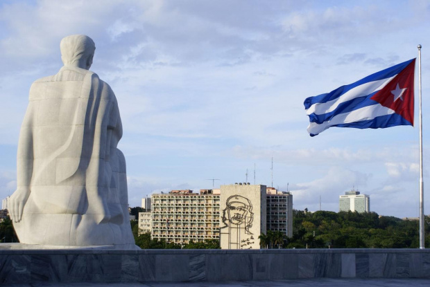 widak na Plac Rewolucji i statua Jose Martiego